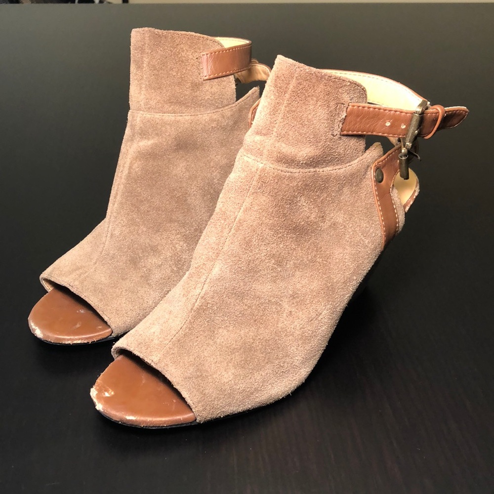 Nine West Sandals w buckles
